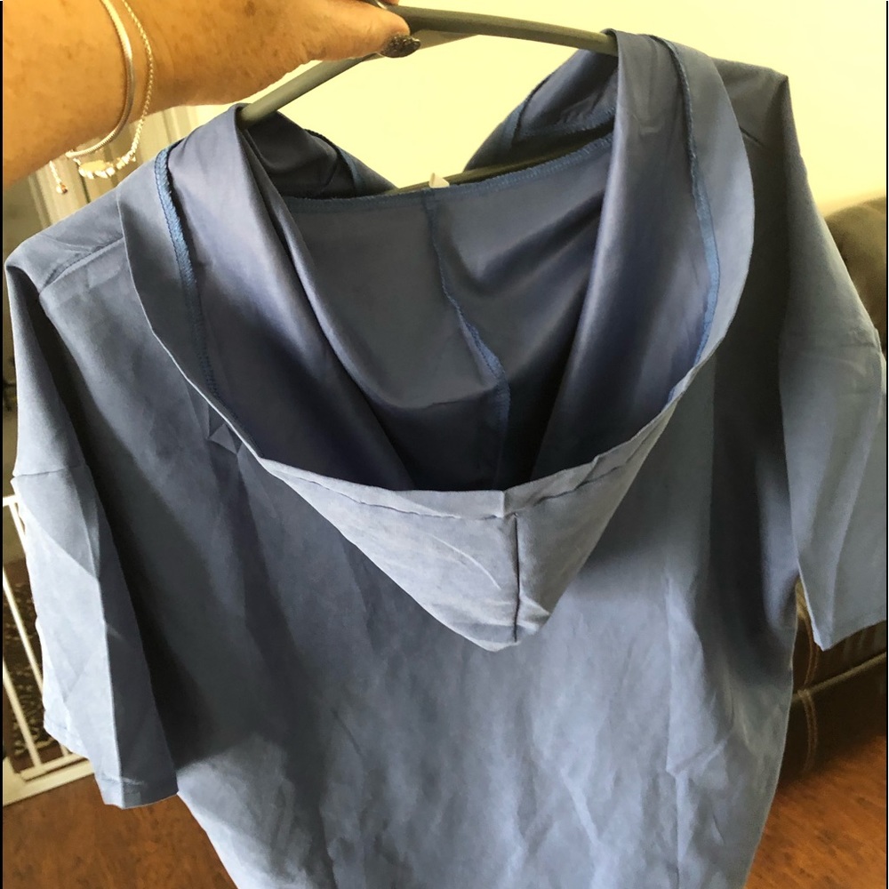 Short sleeve hooded shirt